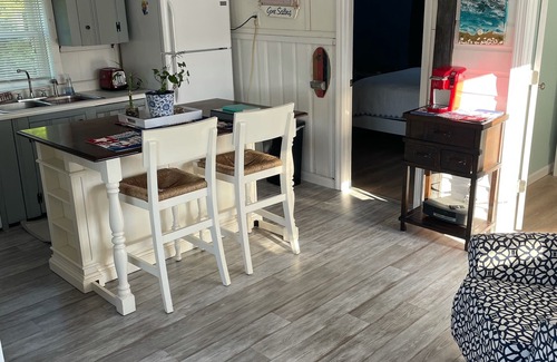 Snug Harbor Cottage | Cozy Waterfront Cottage