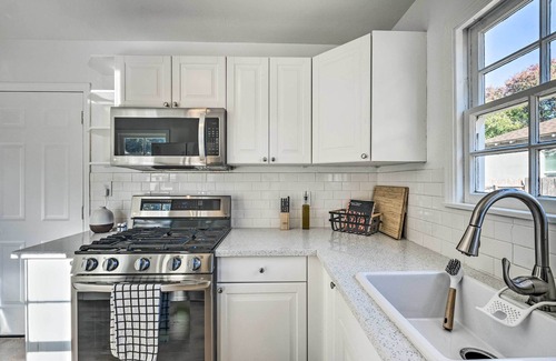 West Sacramento House | Cozy West Sacramento Getaway w/Private Yard!
