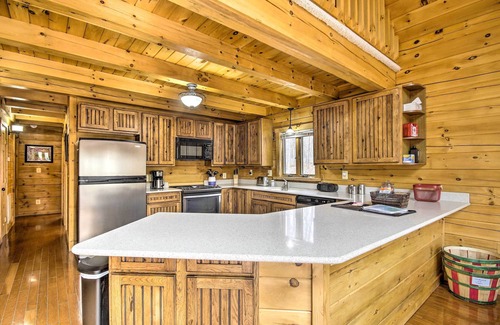 New Market Cabin | Cozy Winter Retreat: Great Location & Pet Friendly