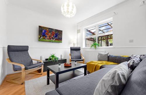 Poplar Apartment | Cozylease 3-Bed Canary wharf Retreat,Near 02
