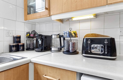 Poplar House | Cozylease 3-Bed Retreat Near O2/LCY with Gym, Workspace, Garden & Free Parking