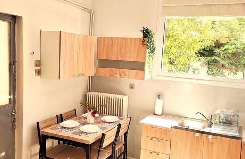 Petroupoli House | CozyPolis - Wonderful 2-bedroom house with AC, WiFi in beautiful Petroupoli