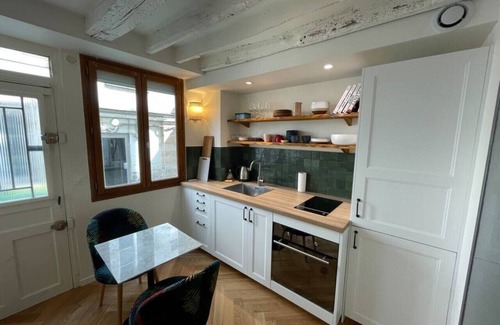 Quartier de Rochechouart Apartment | CozyStudioParis-Montmartre-Opera