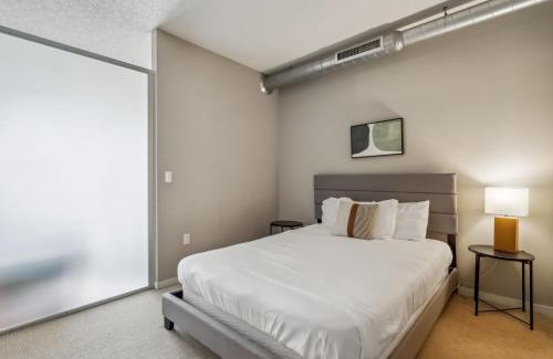 Mill District Apartment | CozySuites 2BR Mill District with pool, gym #02
