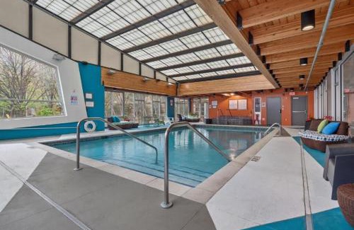 Mill District Apartment | CozySuites 2BR Mill District with pool, gym #04