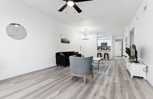 Chandler Apartment | CozySuites Chandler 2BR with 2 pools + Jacuzzi! 10