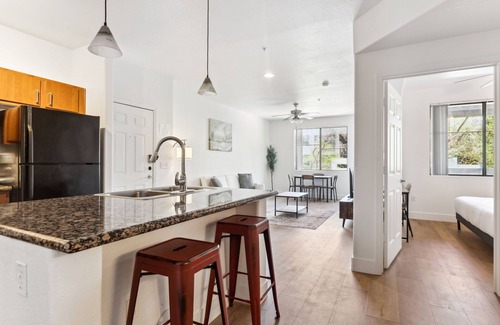 Glendale Sports and Entertainment District Apartment | CozySuites Glendale - Westgate with pool! 12