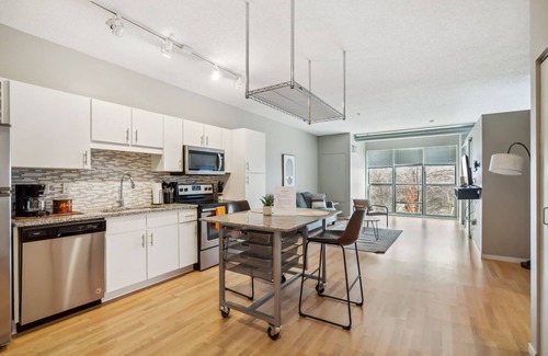 Mill District Apartment | CozySuites Mill District with pool, gym #08