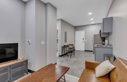 Cultural District Apartment | CozySuites Modern 1BR in Downtown Pitts #14
