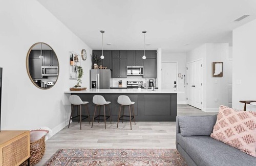 Meridian-Kessler Apartment | CozySuites Spacious 2BR at Meridian Kessler