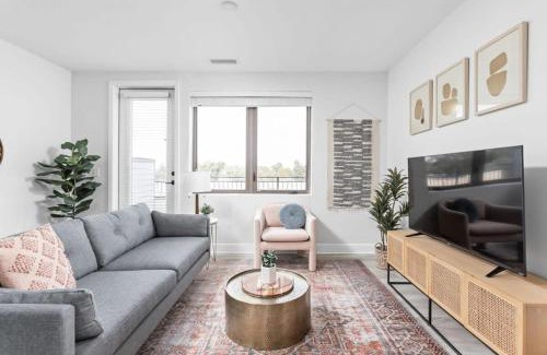 Meridian-Kessler Apartment | CozySuites Spacious 2BR at Meridian Kessler