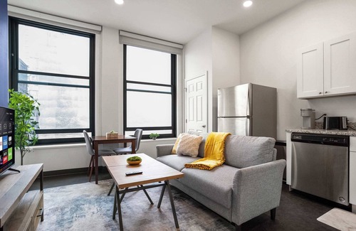 Cultural District Apartment | CozySuites Stunning 1BR in Downtown Pitts #10