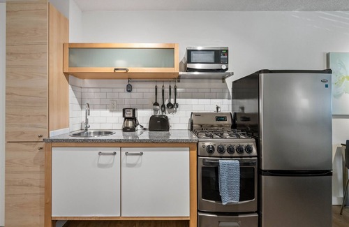 Brookwood Apartment | (CPD) Safe + Clean Studio w/Free Parking, near Shepherd Center