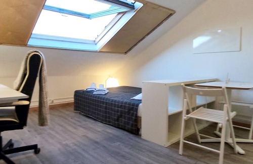 Santo Antonio dos Olivais Cabin | CQ11 ❤️ Cozy Room with Double Bed | Weekly Cleaning