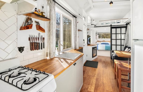Ravenna Apartment | Craftsman Corridor - Free Parking - Fast WIFI - Near UW