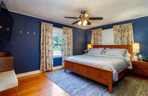 Ames House | Crane Haven - Walk to CyRide Games & Grill