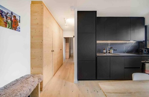 Noes Apartment | Crans center with fireplace and parking