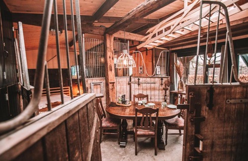 Sprang-Capelle Hotel | CRASH'NSTAY - Paardenstal