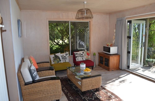 Riversdale Cottage | Craypot Cottage - Getaway from town or city. Beachfront cottage.