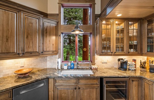 Bozeman House | Crazy Bear Ranch - Wonderful log home with breathtaking views and a hot tub!