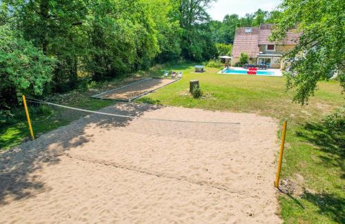 La Celle-sur-Loire Villa | Crazy Villa Margotterie 58 - Heated pool - 2h from Paris - 30p