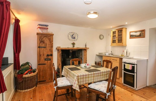Sallachy Cottage | CREAG MHOR COTTAGE, family friendly, with open fire in Dornie