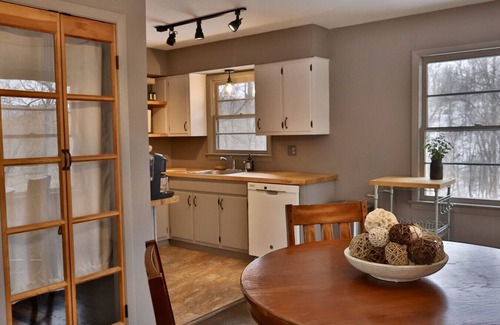 Lovettsville House | Creek Cottage along the Potomac River