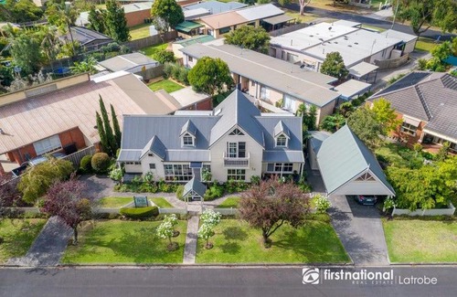Traralgon Bed & Breakfast | Creek Cottage Bed and Breakfast Traralgon