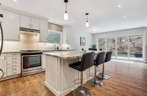 Burlington Cottage | Creek Side Cottage