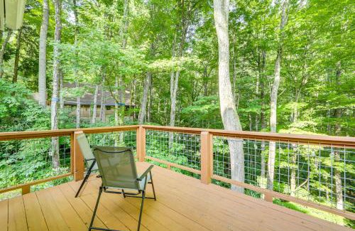 Maggie Valley House | Creek View and Hot Tub Woodsy Maggie Valley Cottage