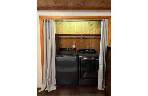 Pearisburg Cabin | Creekside Cabin in the Mountains