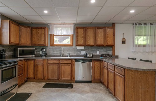 Corning Cabin | Creekside Cabin - Watkins Glen, Corning, Finger Lakes with Hot Tub