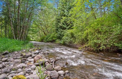Paradise Estates House | Creekside Cabin with Hot Tub-Fireplace-Pool Table