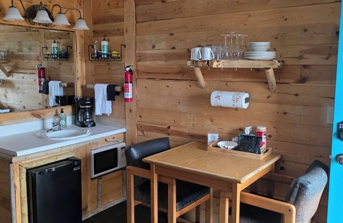 Cedaredge Cabin | Creekside Comfort: King & Queen Beds, Kitchenette at the Cedaredge Lodge