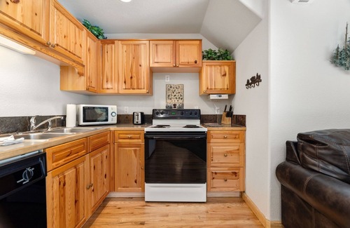 Fall River Estates Condo | Creekside Condos D (HT)