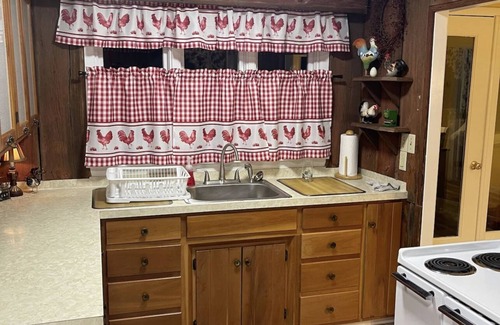 Carlton Cottage | CREEKSIDE COTTAGE WITH WATER ACCESS, LARGE LOT WITH CAMPFIRES AND LOTS OF CHARM