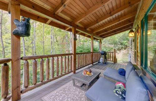 Cataloochee Ranch House | Creekside Maggie Valley Cabin 2 Mi to Skiing!