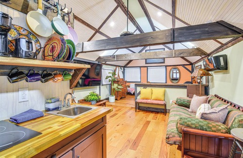 Milford Apartment | Creekside Milford Studio w/Gas Grill + Mtn Views!