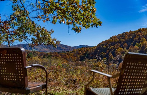 Sparta House | Creekside Paradise - A Peaceful Family Focused Retreat on a Flowing Creek