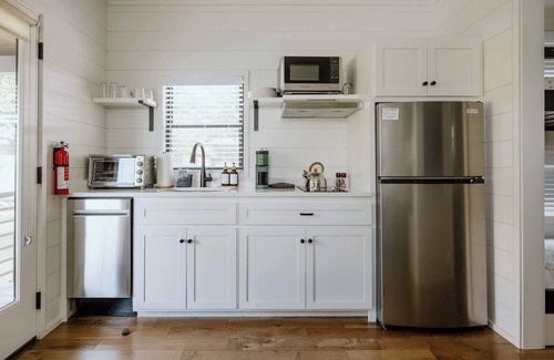 Pittman Center Cabin | Creekside Tiny Cabin | Groundhog Cabin