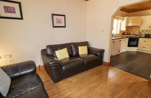 Portnablagh Cottage | CREESLOUGH VIEW, pet friendly in Creeslough, County Donegal