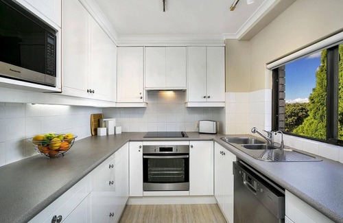 Cremorne Apartment | Cremorne - HAMP1 - Hampden Avenue - Bright 1BR with Sunroom, Balcony Garage Near Neutral Bay Shops