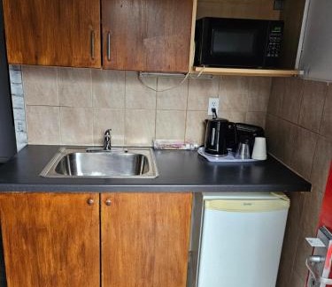 Aldershot Hotel | Crestwood Motel