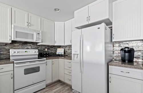 Crisfield Condo | Crisfield Penthouse Retreat with Amazing Water Views!