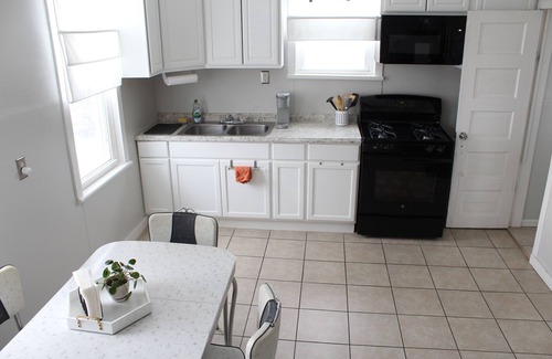 Cleveland House | Crisp 2 bedroom upstairs apartment in historic duplex