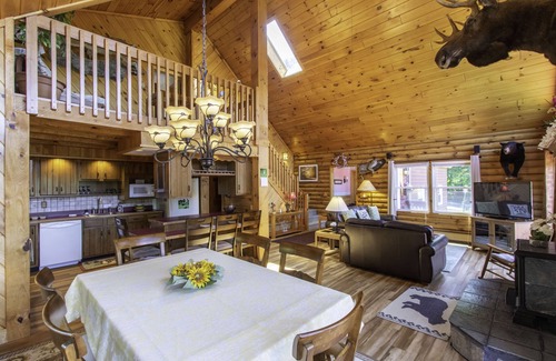 Danby Cabin | 🍁Crisp Air, Crunchy Leaves and Warm Fires! Beautiful Autumn in Vermont 🍁
