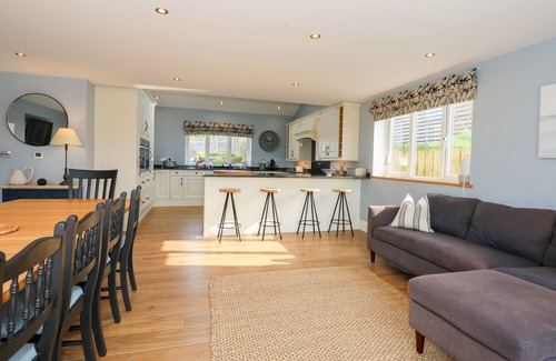 Garn Fadryn House | CRIW, pet friendly, luxury holiday cottage in Sarn Meyllteyrn