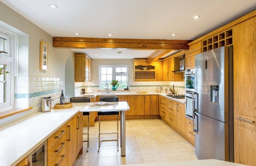 Winterbourne Earls House | Croft House Sleeps 14 Country Views & HOT TUB