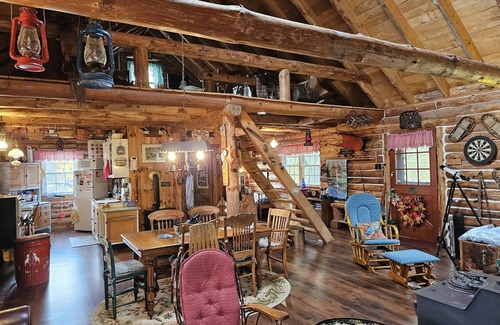 Richmondville Cabin | Cross Hill Getaway - Log Cabin & Glamping Retreat