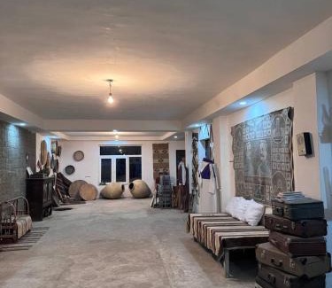 Oshakan House | crossroads guesthouse